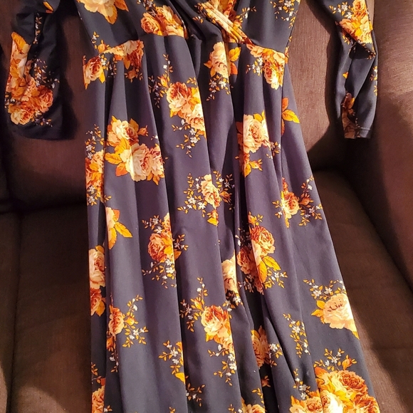Long sleeve floral dress - Picture 3 of 3